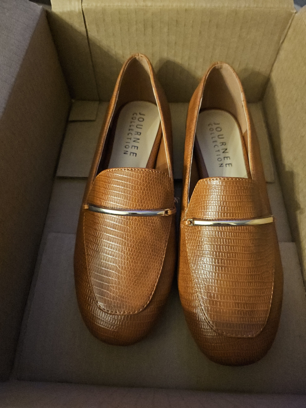Journee Collection Women's Cognac Textured Loafers with Gold Accent  New Size 8